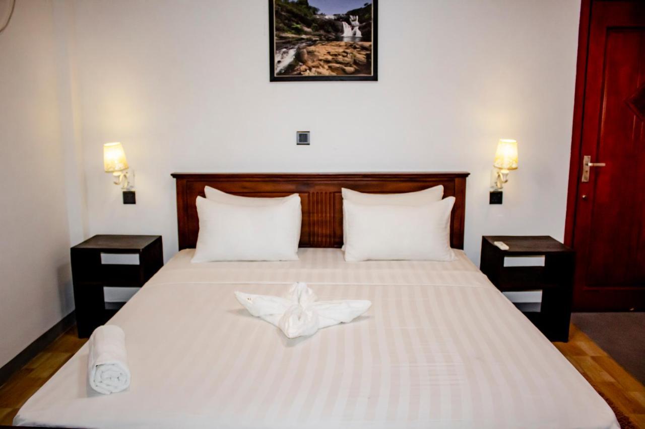 Surf & Party Weligama Hostel Exterior photo