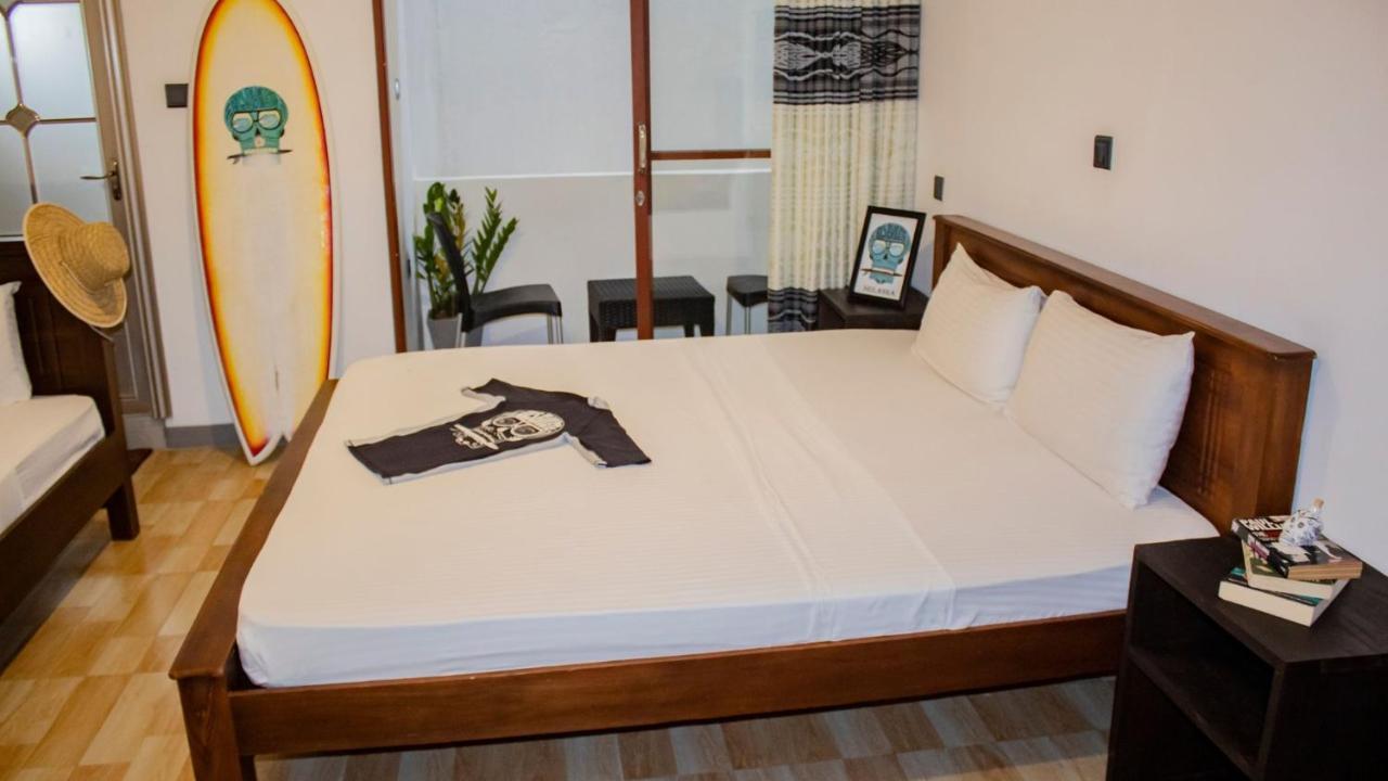 Surf & Party Weligama Hostel Exterior photo