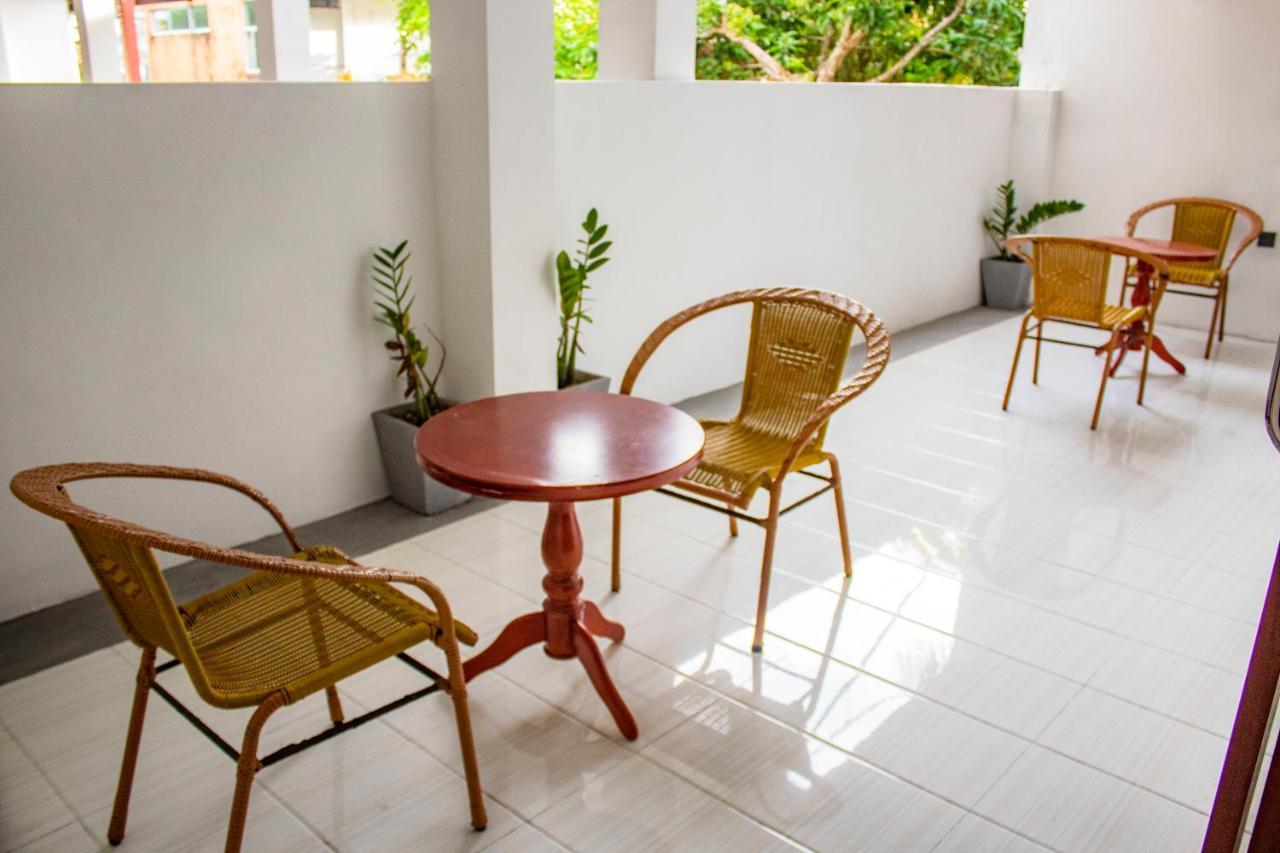 Surf & Party Weligama Hostel Exterior photo