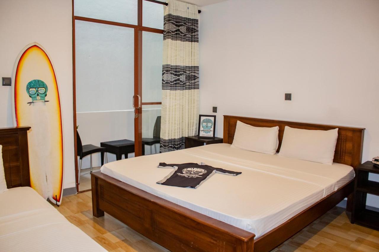 Surf & Party Weligama Hostel Exterior photo