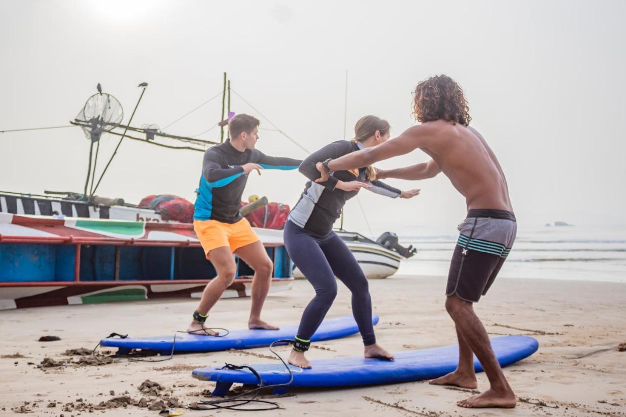 Surf & Party Weligama Hostel Exterior photo