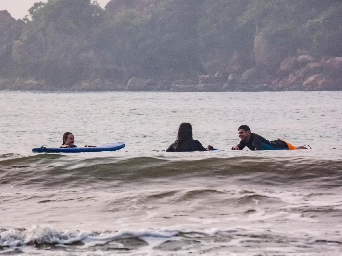 Surf & Party Weligama Hostel Exterior photo