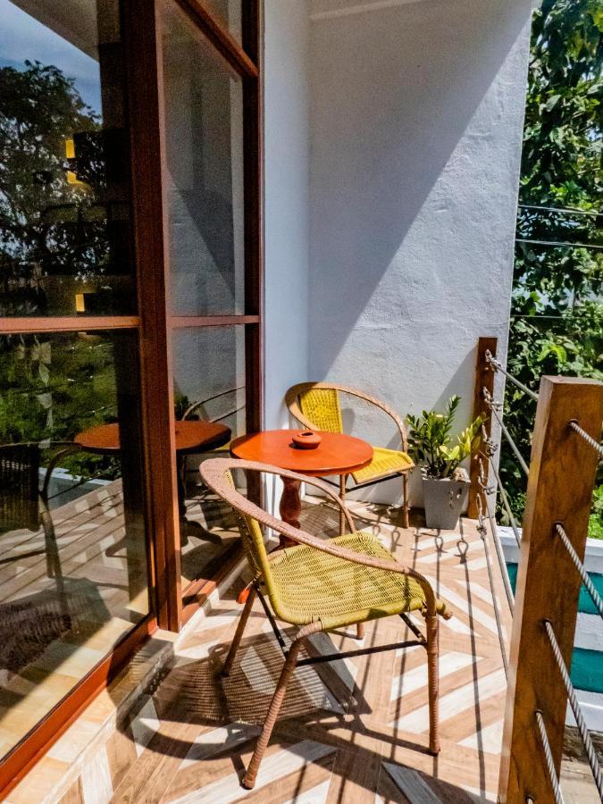 Surf & Party Weligama Hostel Exterior photo