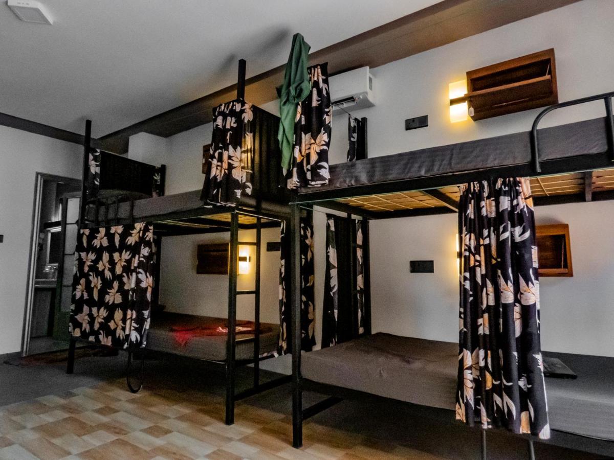 Surf & Party Weligama Hostel Exterior photo