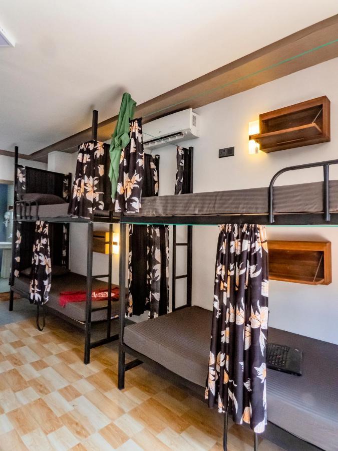 Surf & Party Weligama Hostel Exterior photo