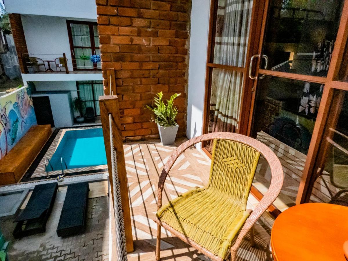 Surf & Party Weligama Hostel Exterior photo